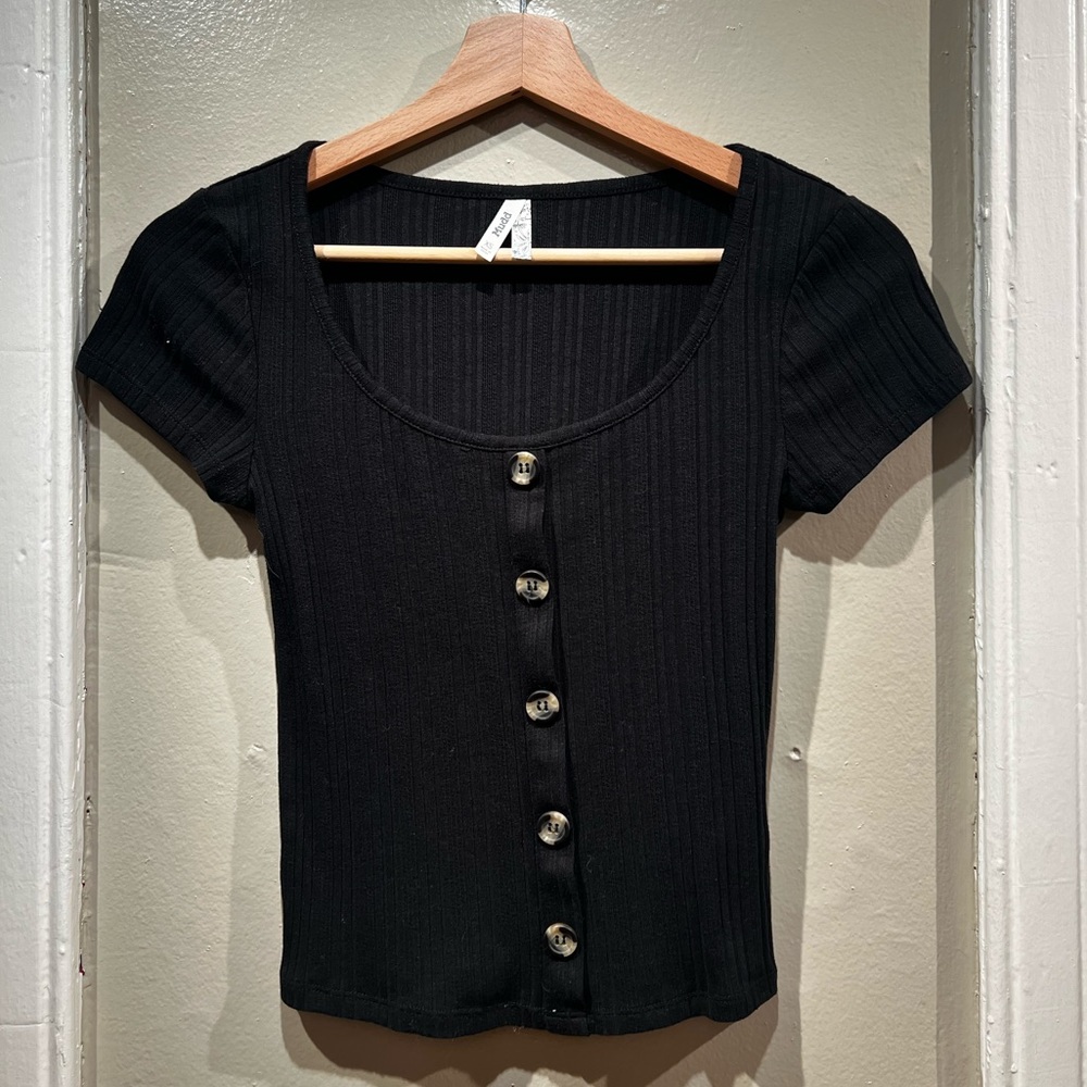Ribbed Black Cropped Top with Button Accents - Mudd Women’s XS